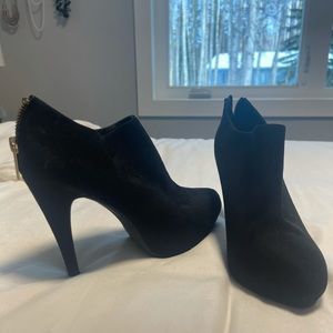 Black heel zip booties suede